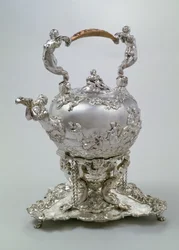 Theeketel en standaard door C. Kandler, Londen, 1730